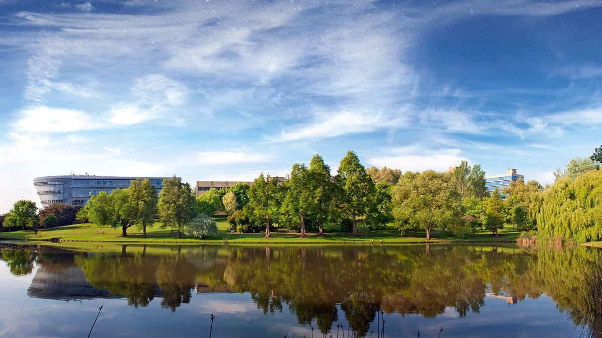 英国萨里大学